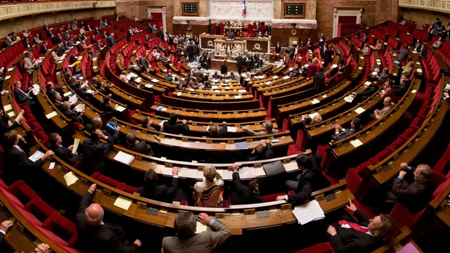 Vue panoramique de l’hémicycle de l’Assemblée nationale française, en 2009